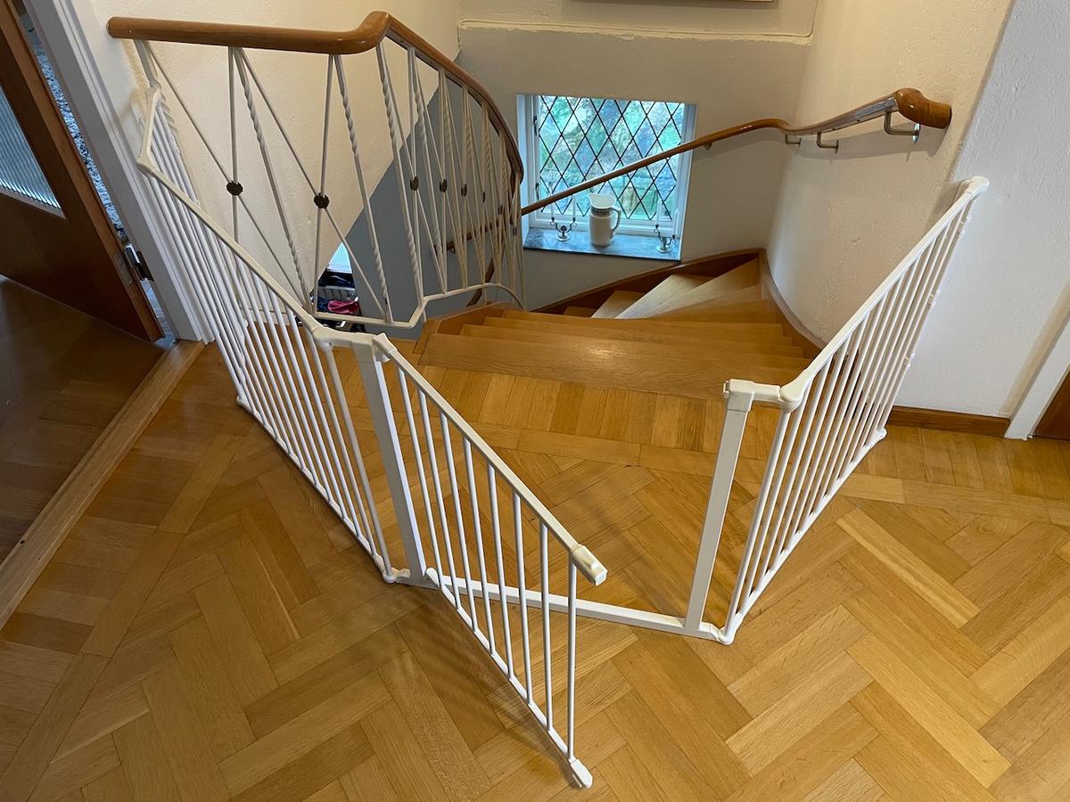 BabyDan Flex ovanför trappa